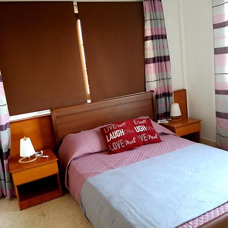 La Veranda Sea View Apartments Larnaca Room photo
