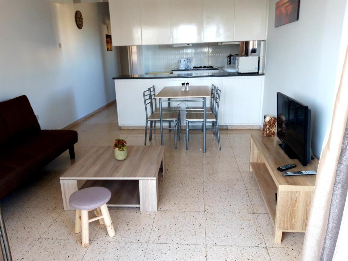 La Veranda Sea View Apartments Larnaca Exterior photo